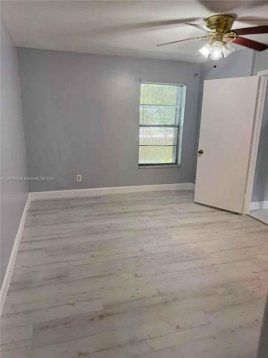9539 Boca Cove Cir, #105
