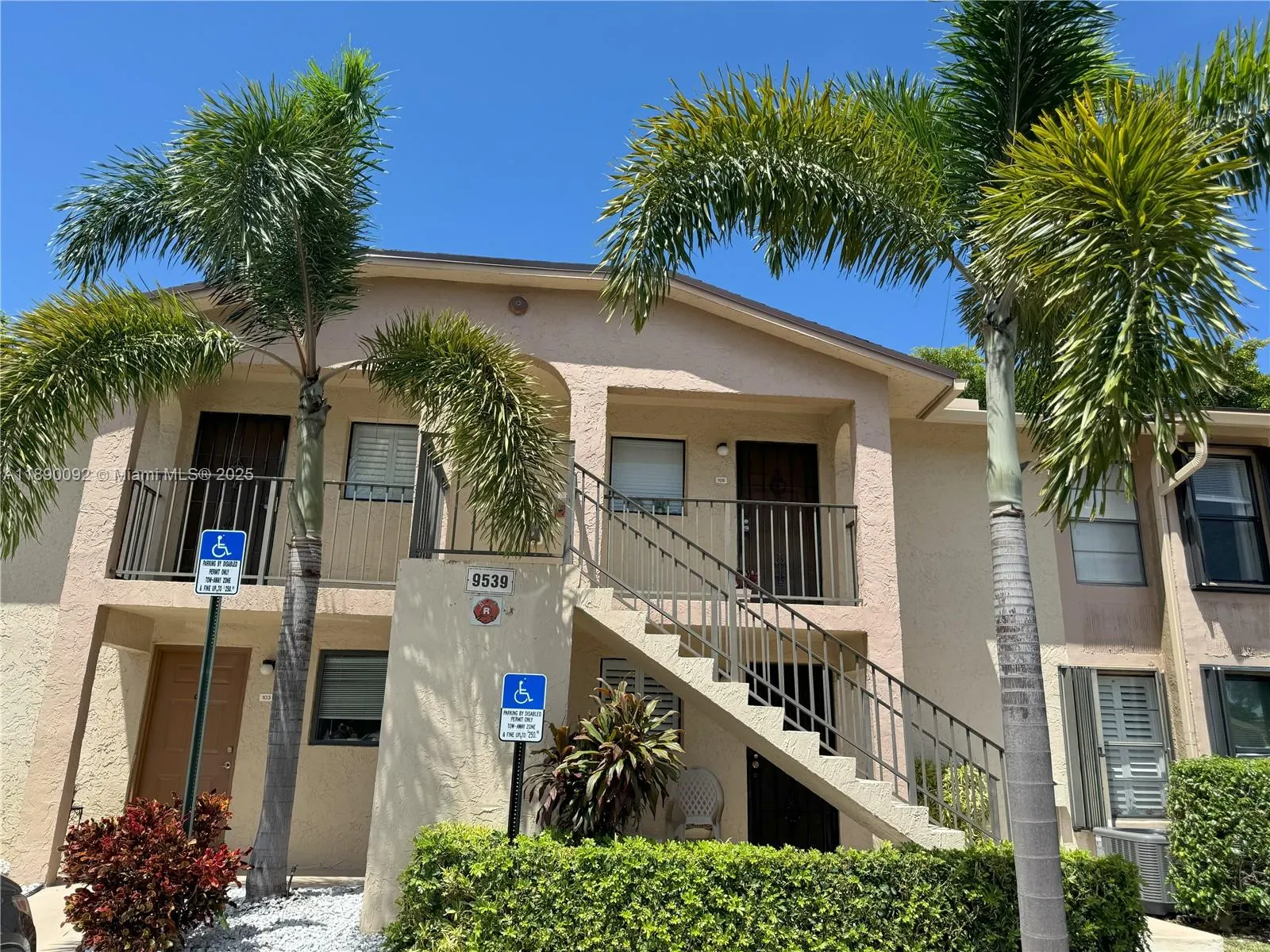 9539 Boca Cove Cir, #105