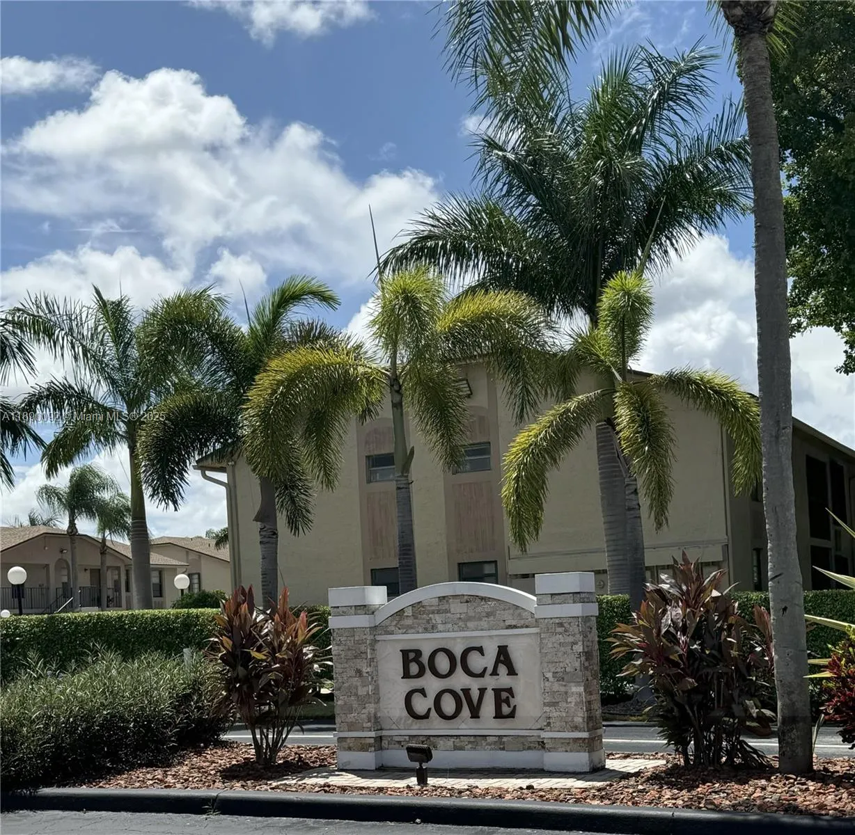 9539 Boca Cove Cir, #105