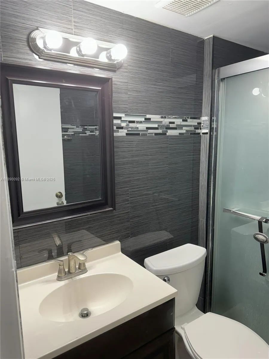 9539 Boca Cove Cir, #105