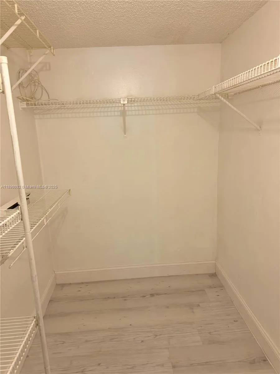 9539 Boca Cove Cir, #105
