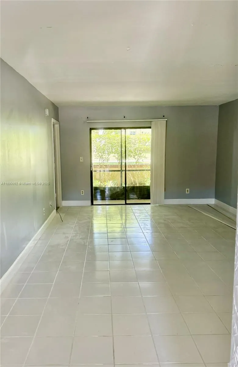 9539 Boca Cove Cir, #105