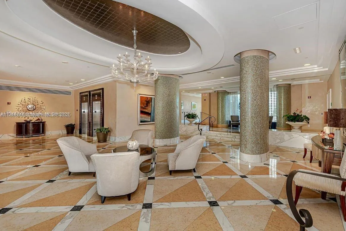 6917 Collins Ave, #720
