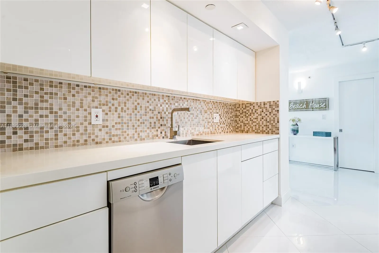6917 Collins Ave, #720