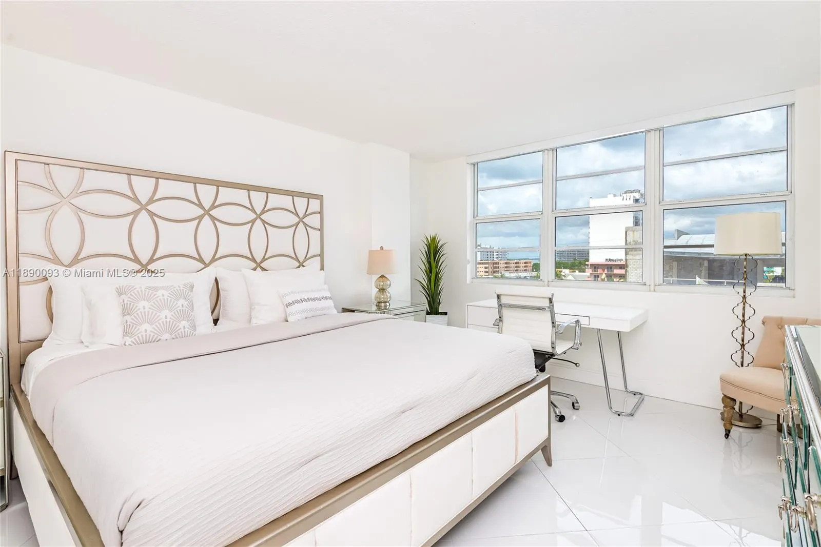 6917 Collins Ave, #720