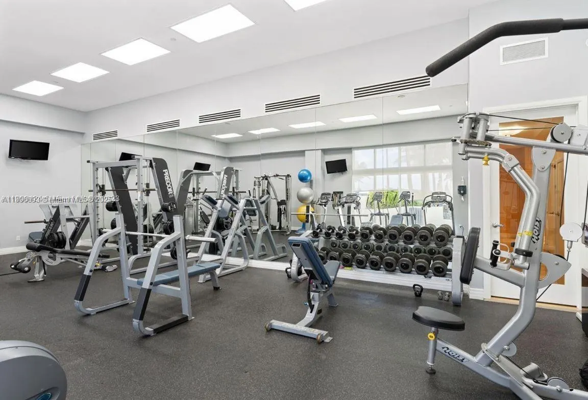 6917 Collins Ave, #720