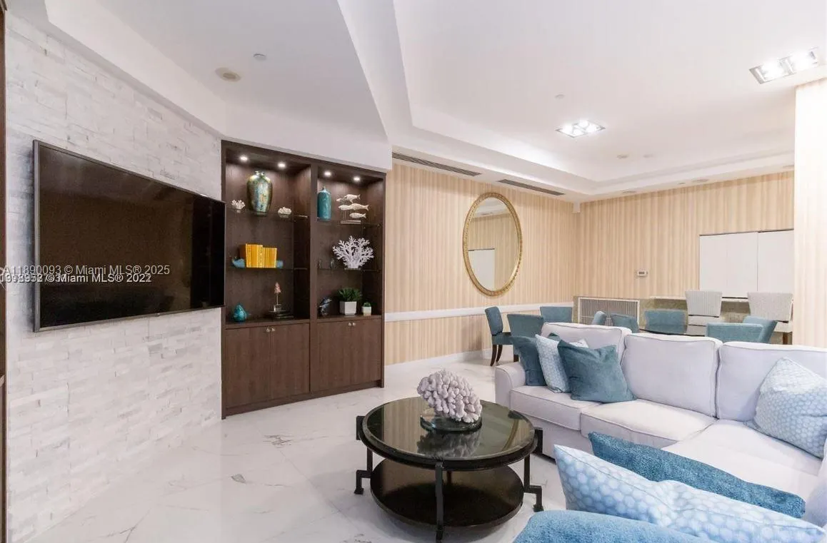 6917 Collins Ave, #720