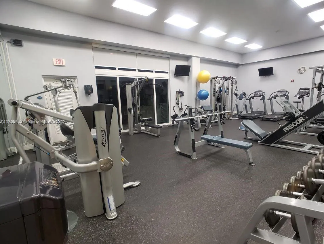 6917 Collins Ave, #720
