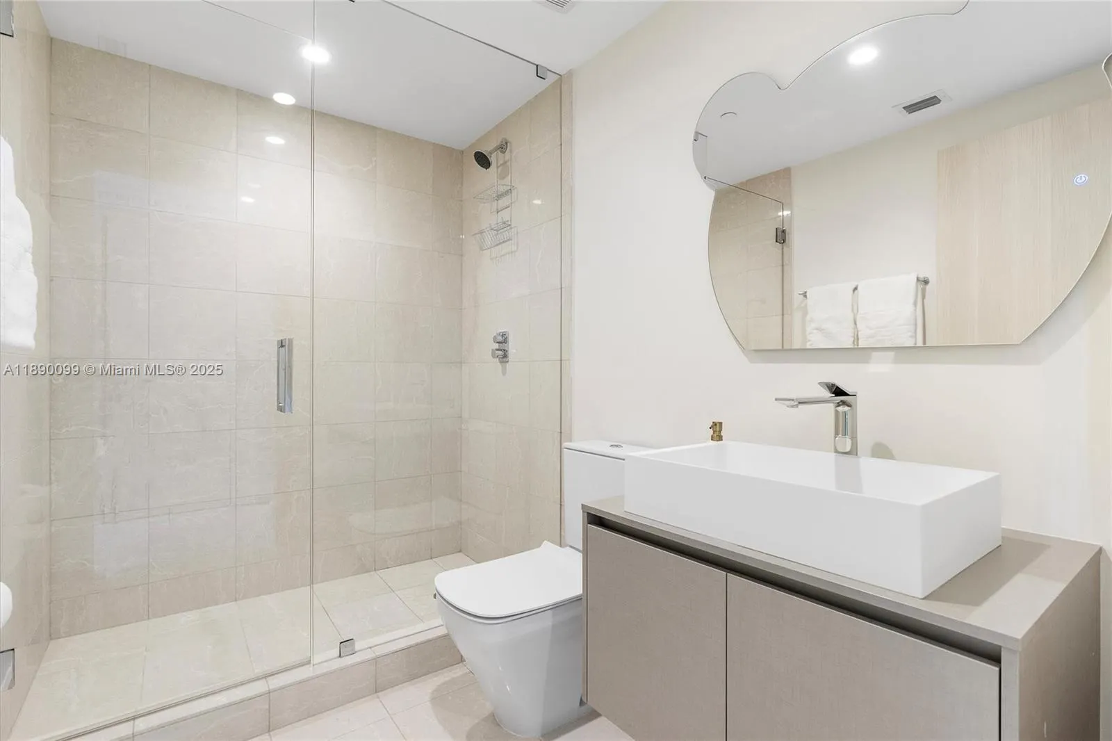 1000 Brickell Plz, #2102