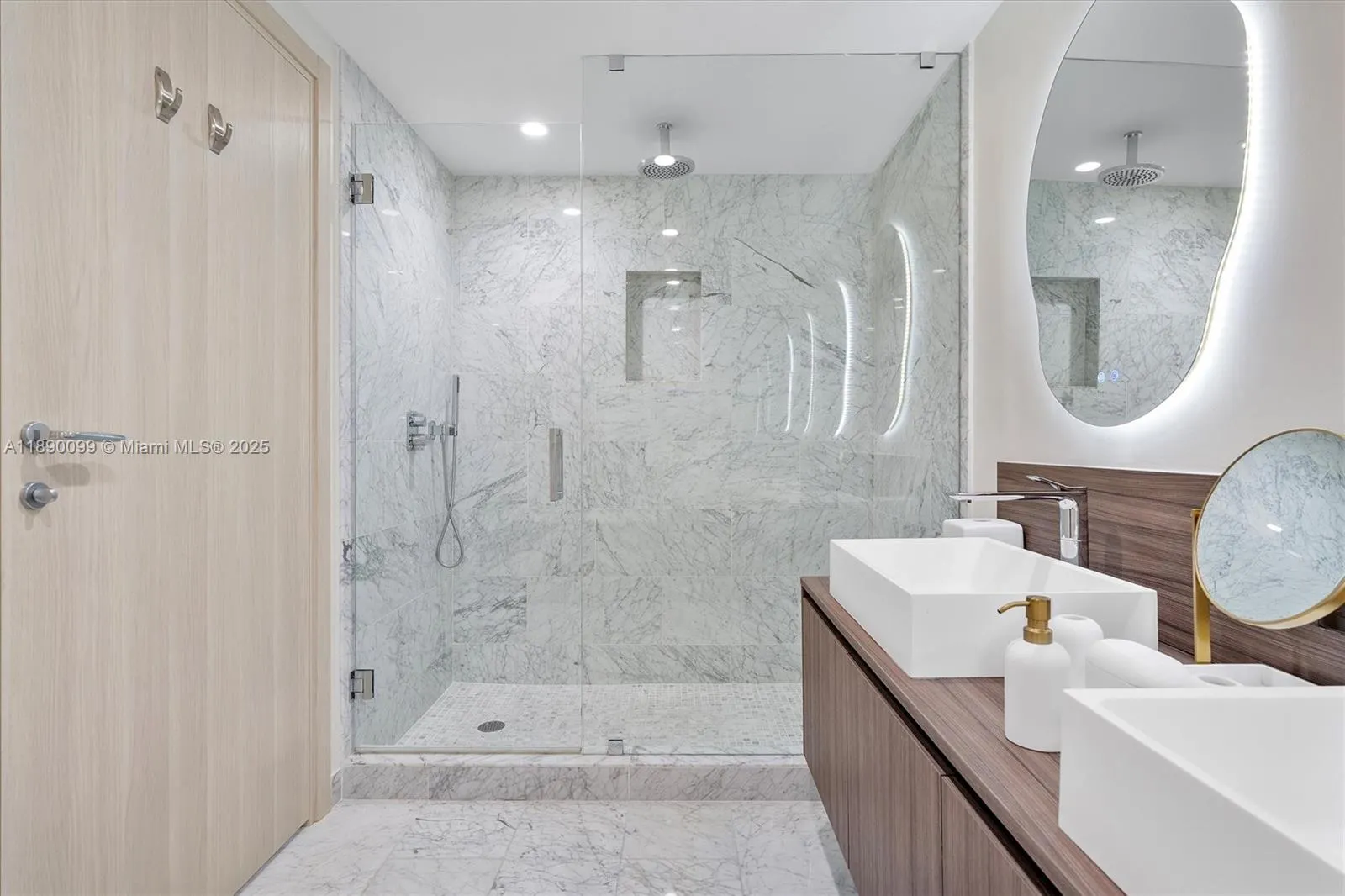 1000 Brickell Plz, #2102