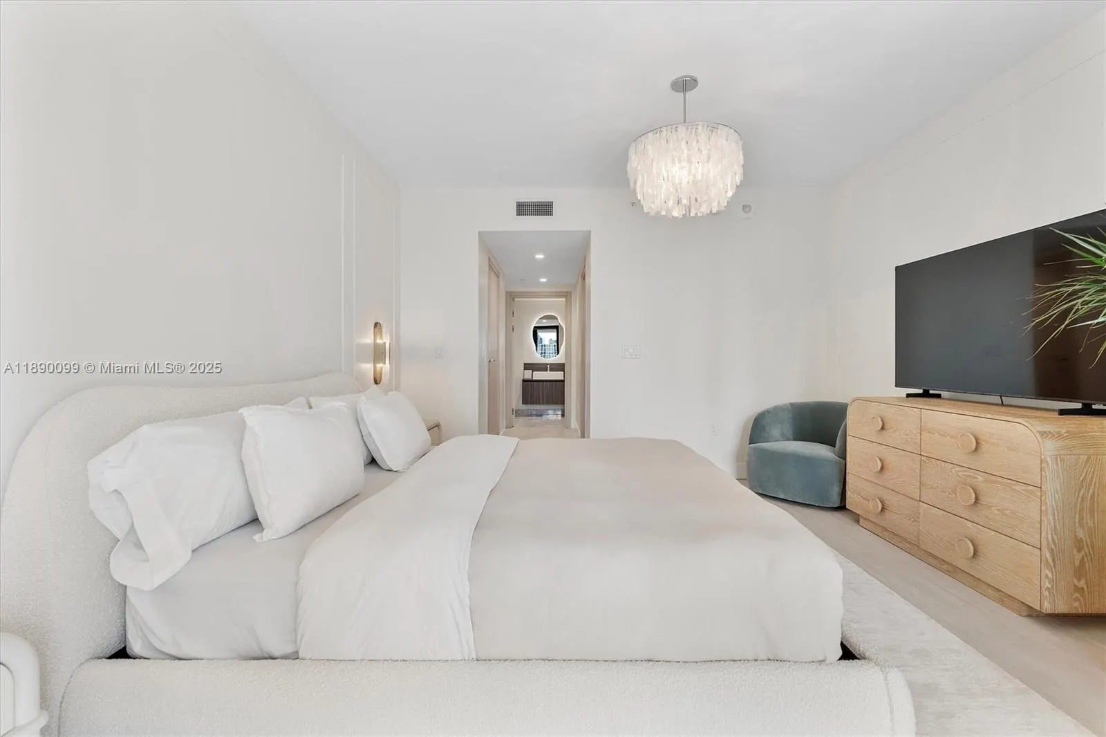 1000 Brickell Plz, #2102