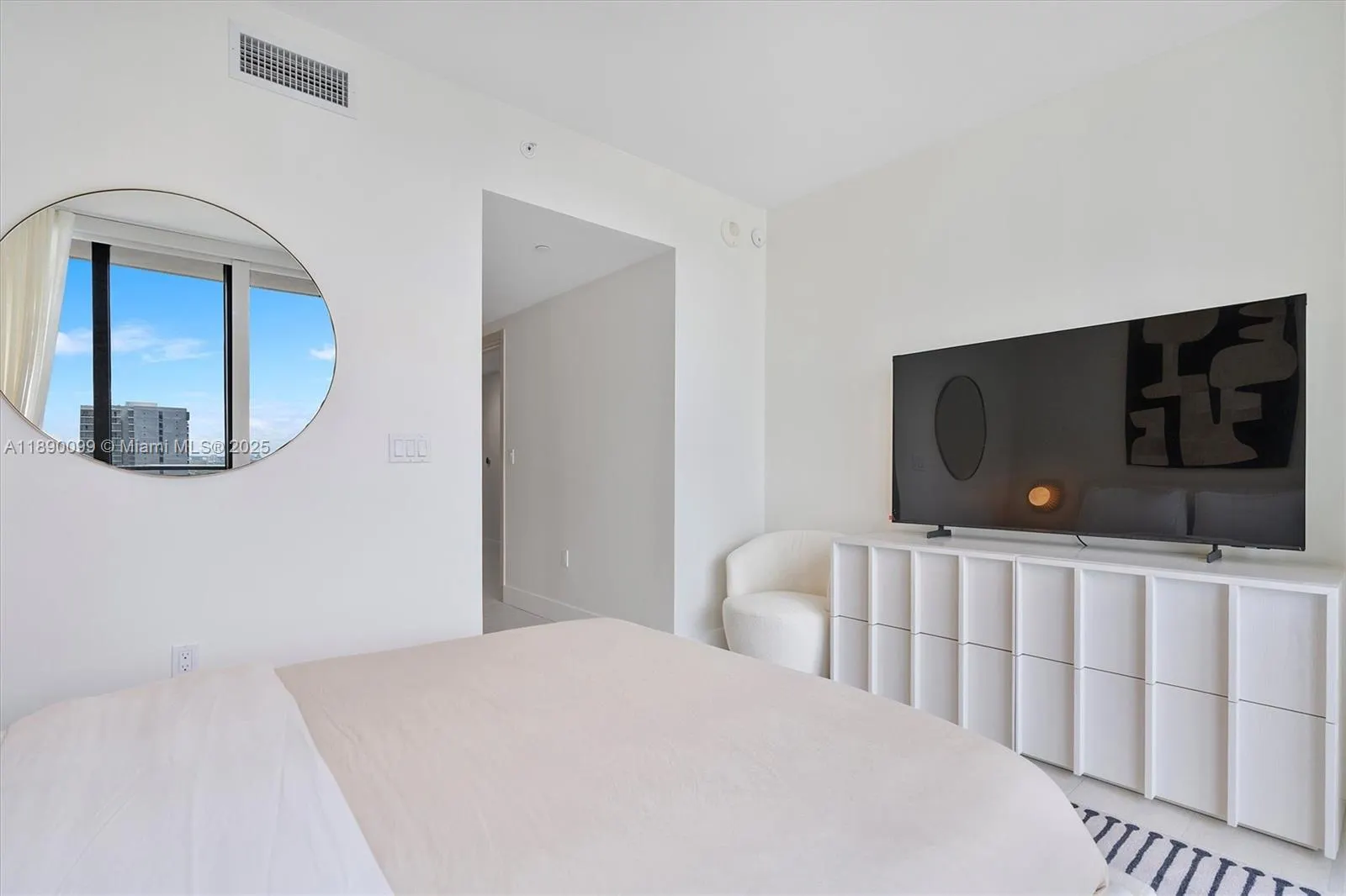 1000 Brickell Plz, #2102