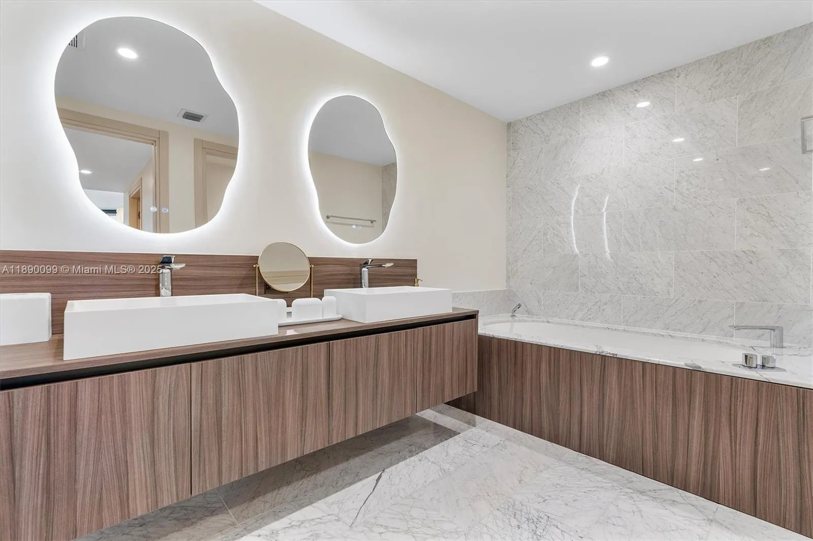 1000 Brickell Plz, #2102
