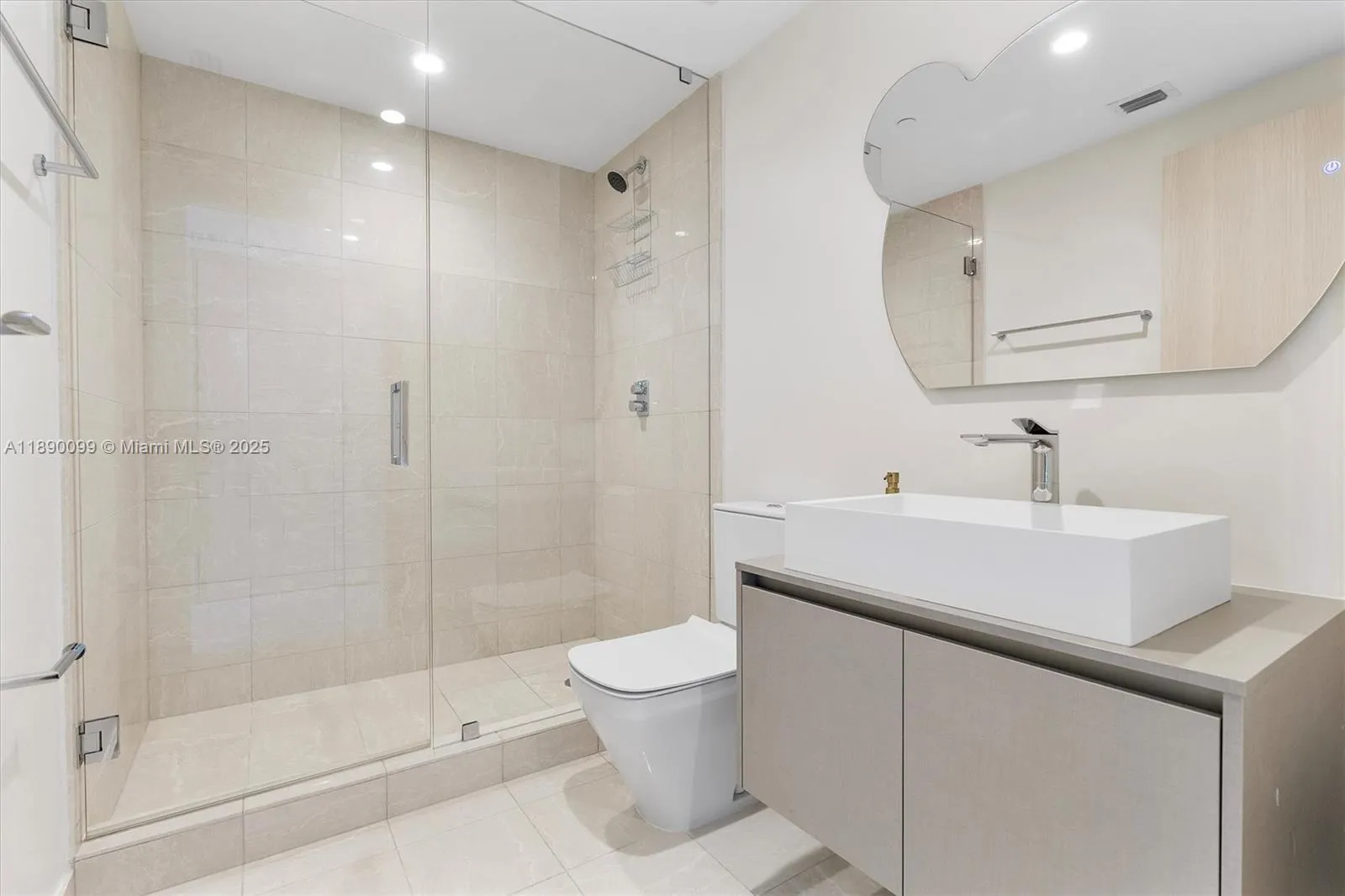 1000 Brickell Plz, #2102