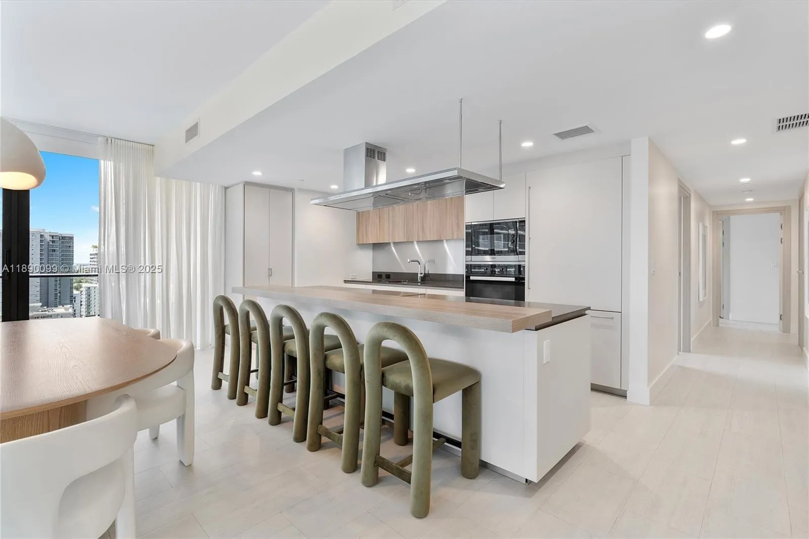 1000 Brickell Plz, #2102