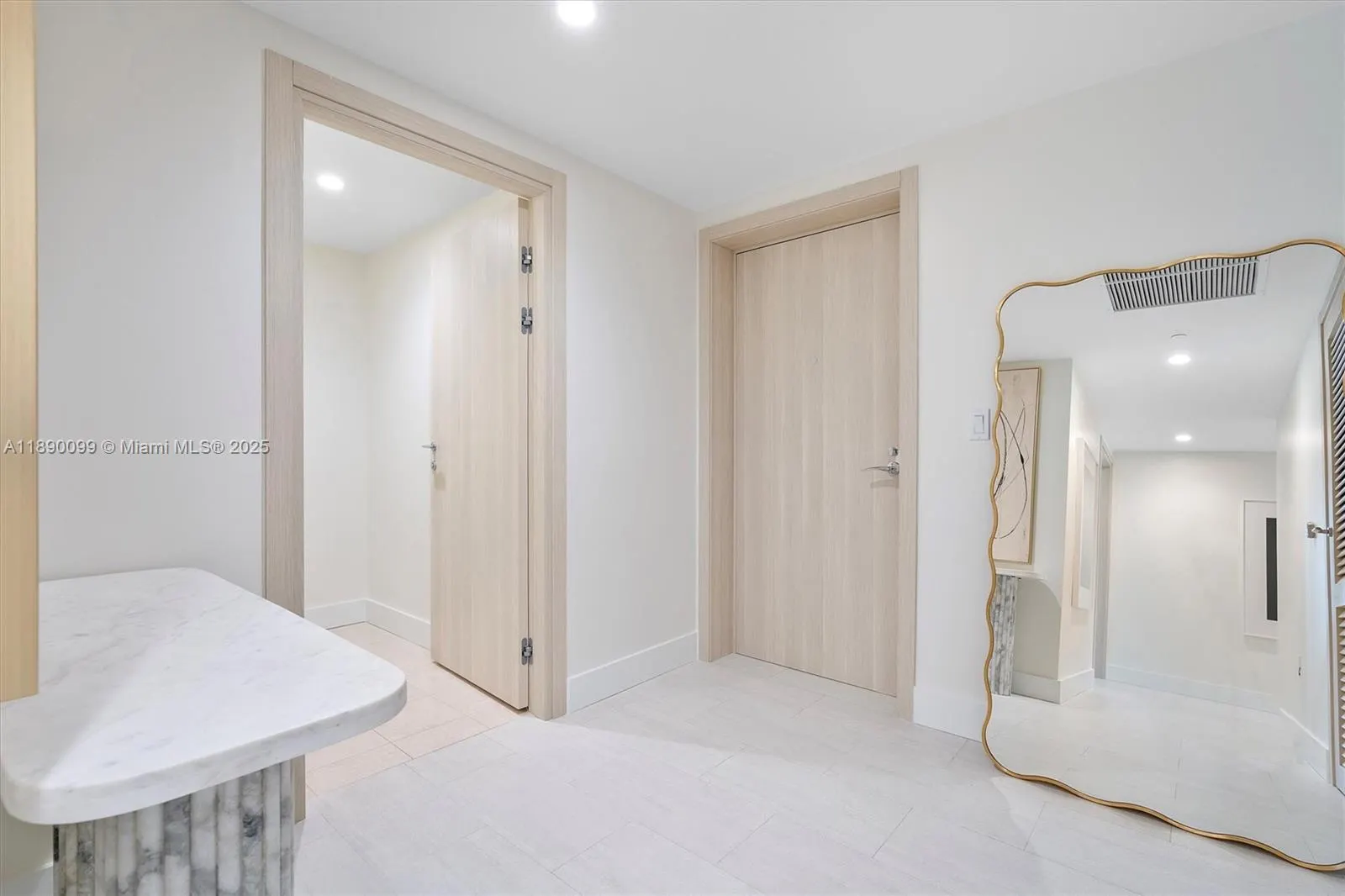 1000 Brickell Plz, #2102