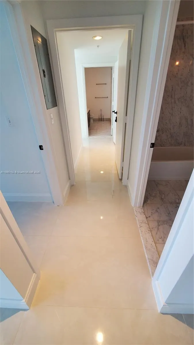253 NE 2nd St, #2709