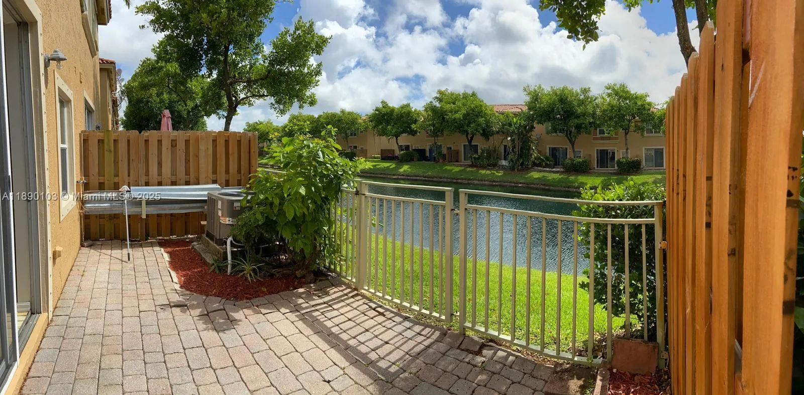 4938 Leeward Ln, #3702