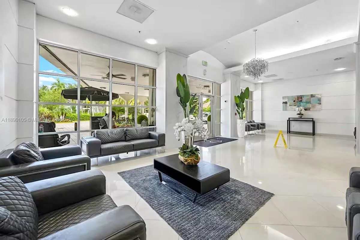 19370 Collins Ave, #1121