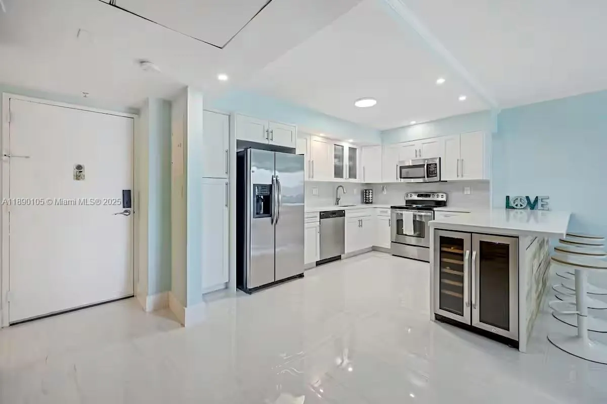 19370 Collins Ave, #1121