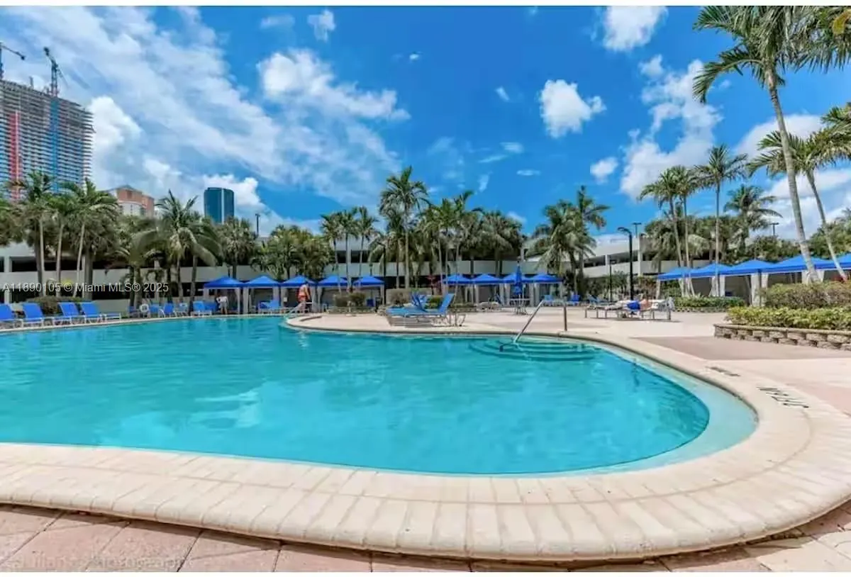 19370 Collins Ave, #1121