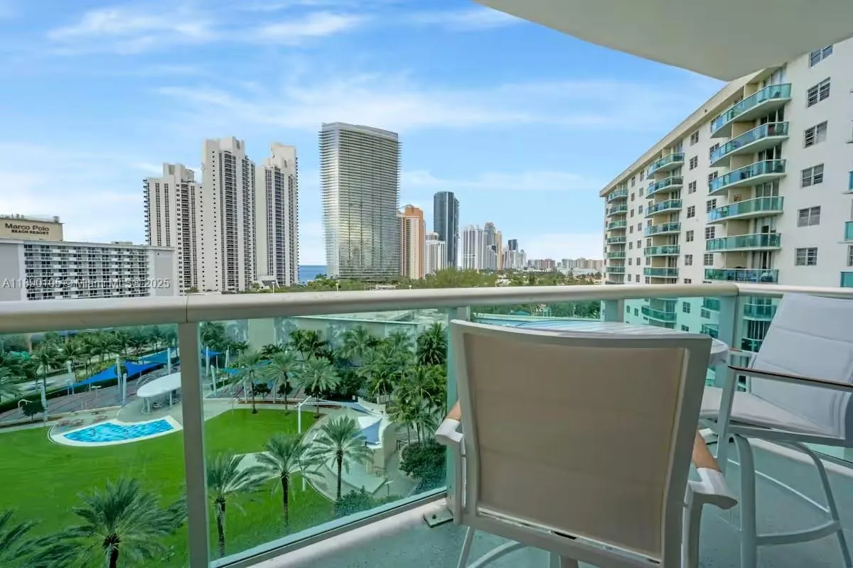 19370 Collins Ave, #1121