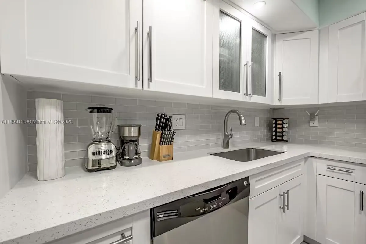 19370 Collins Ave, #1121