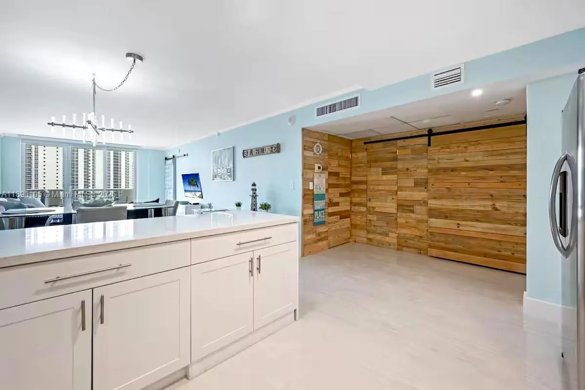 19370 Collins Ave, #1121