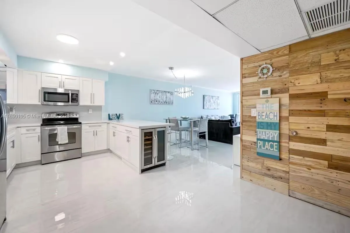 19370 Collins Ave, #1121