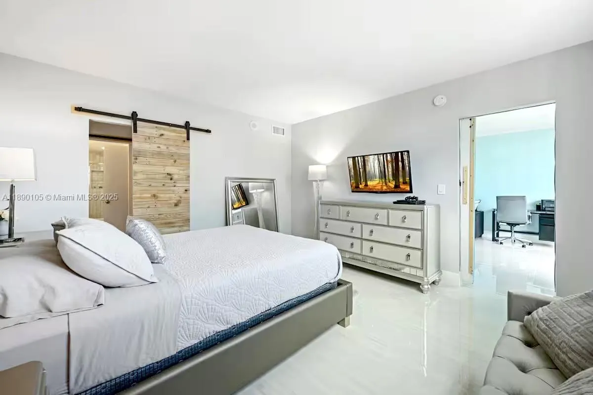 19370 Collins Ave, #1121