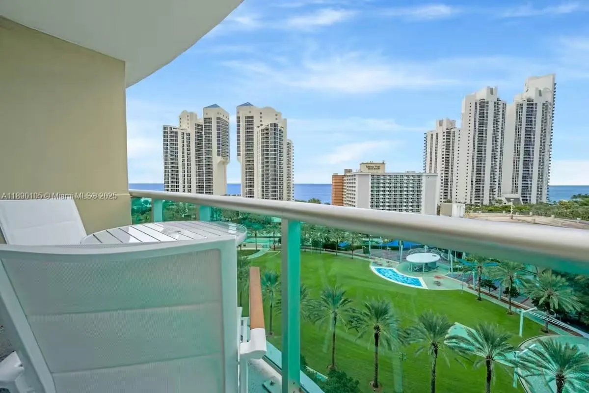 19370 Collins Ave, #1121