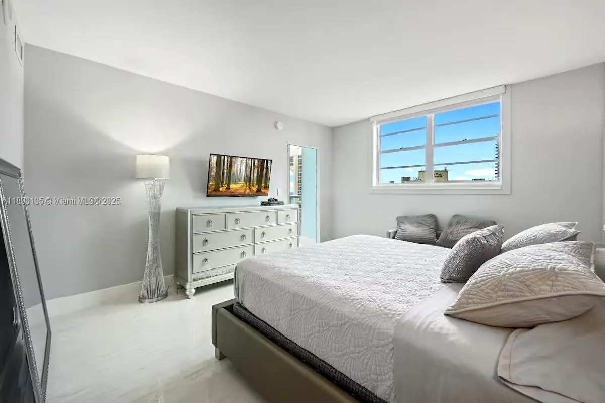 19370 Collins Ave, #1121