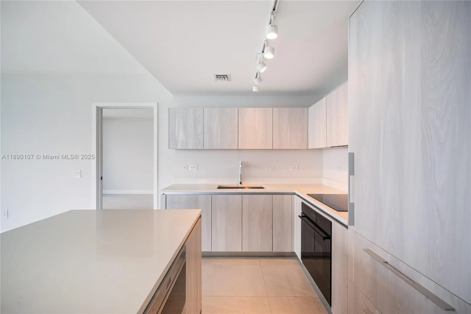 3131 NE 7th Ave, #4706