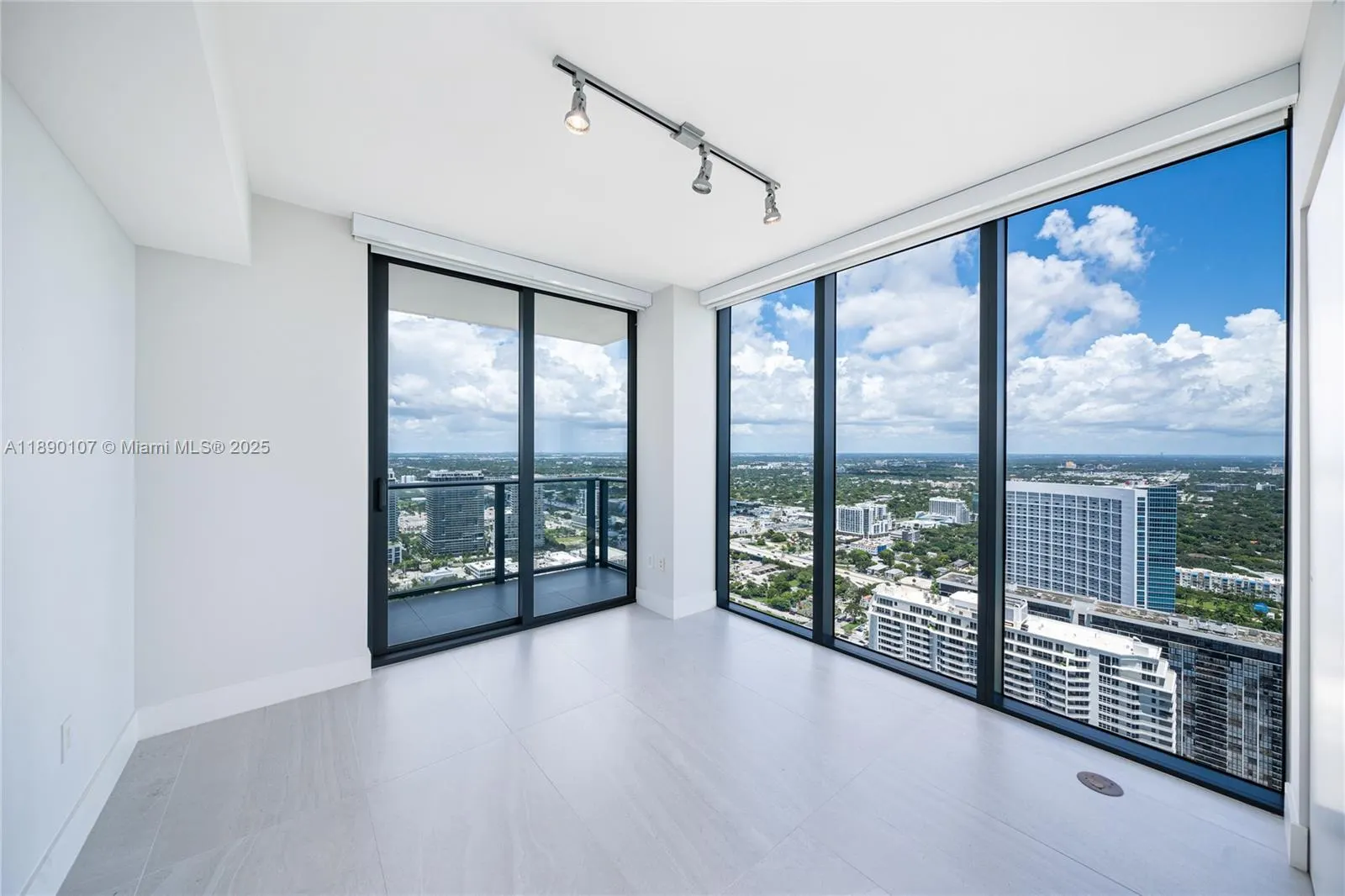 3131 NE 7th Ave, #4706