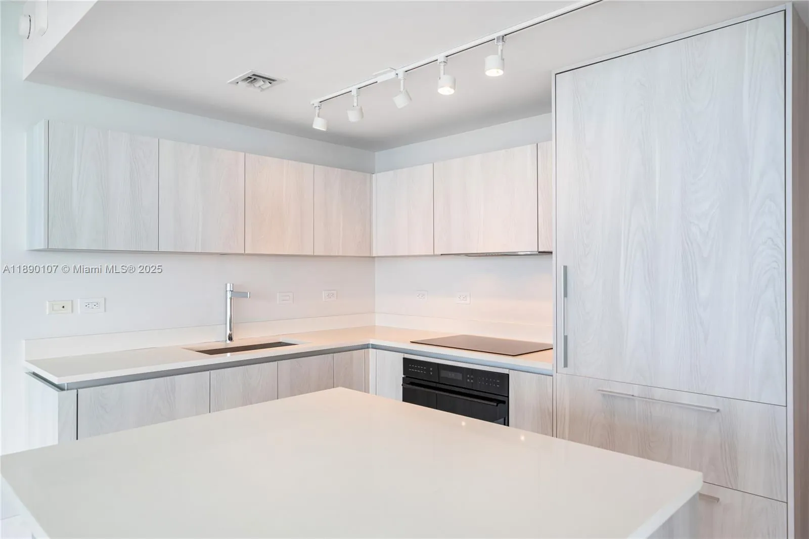 3131 NE 7th Ave, #4706