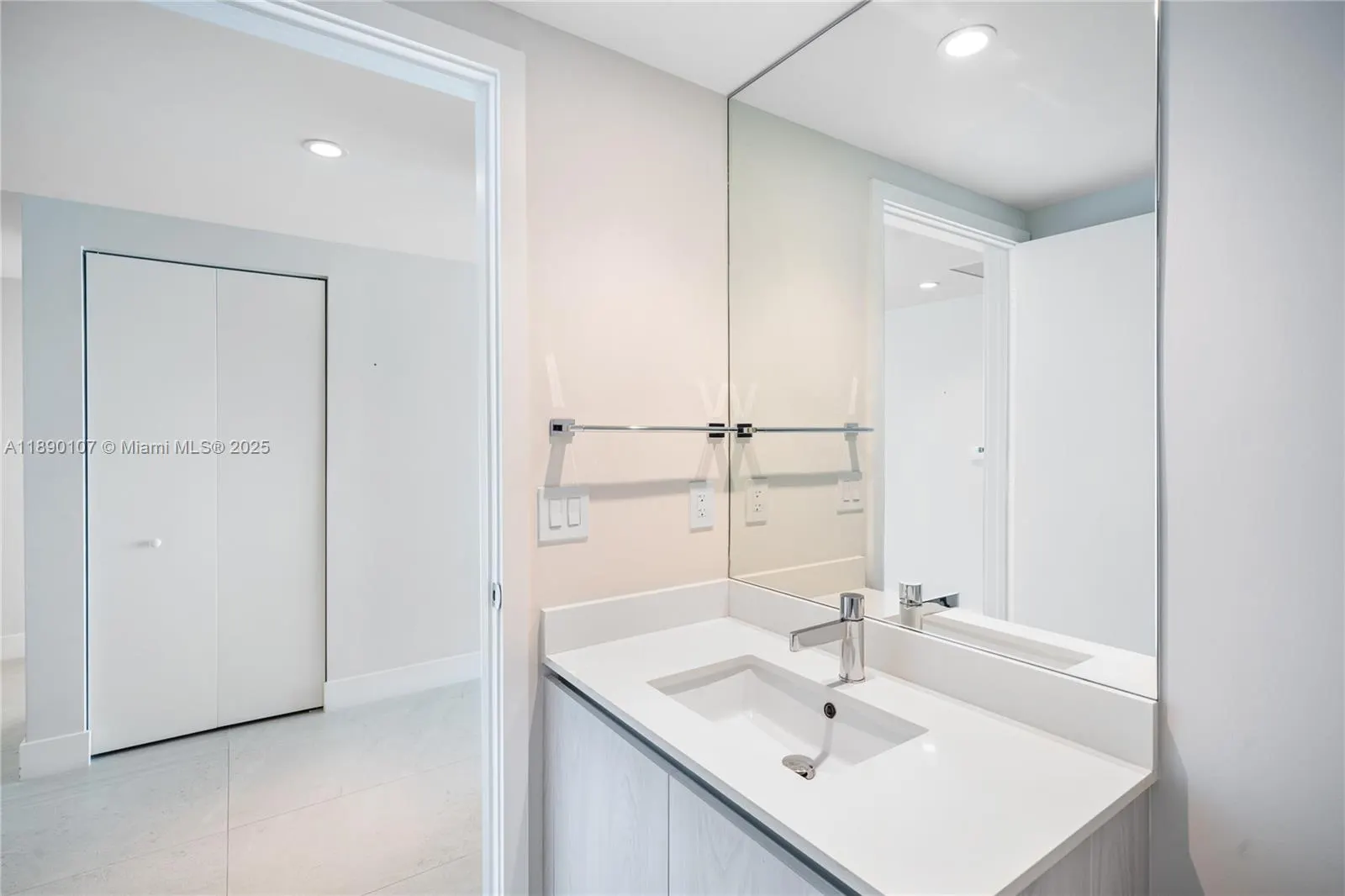 3131 NE 7th Ave, #4706
