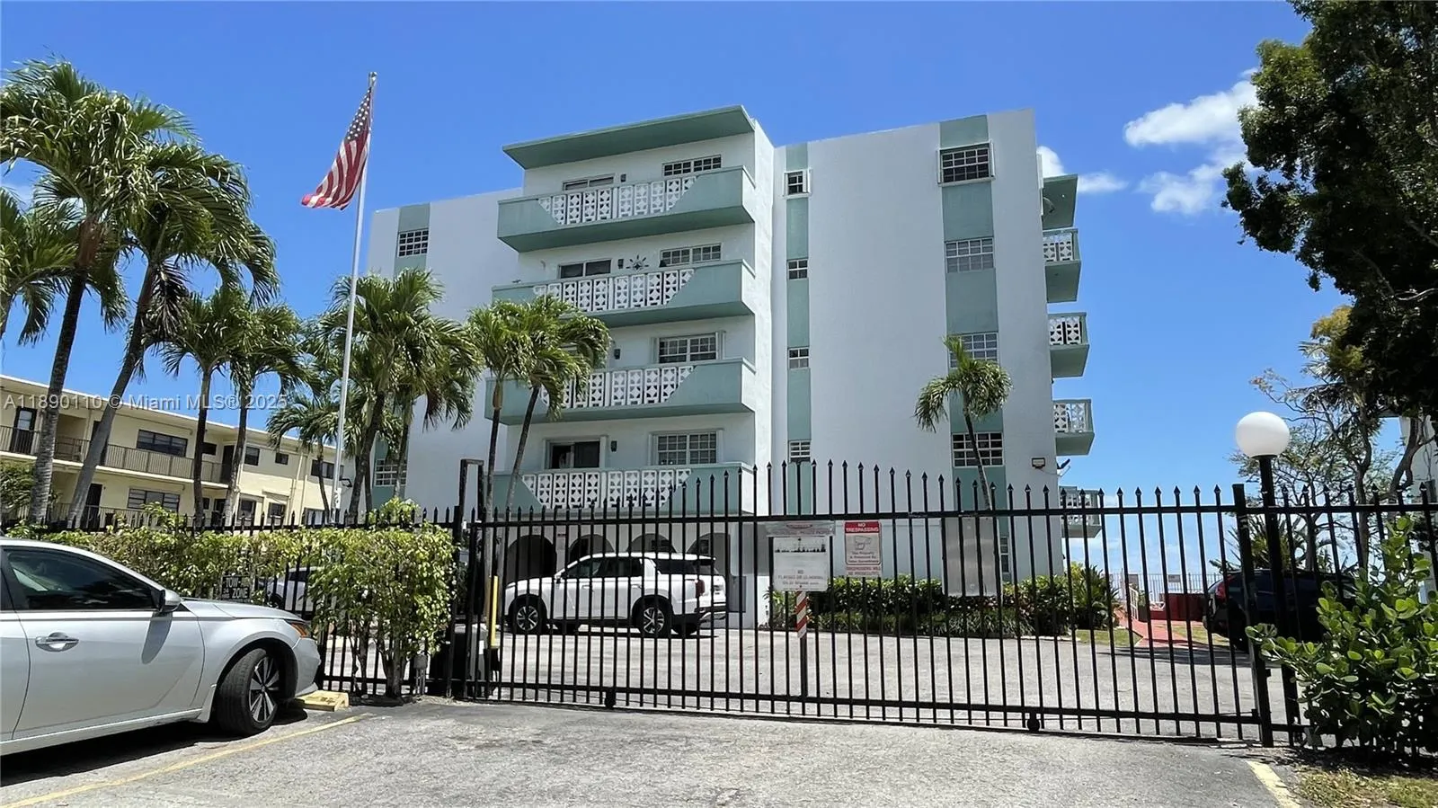 7825 NE Bayshore Ct, #504