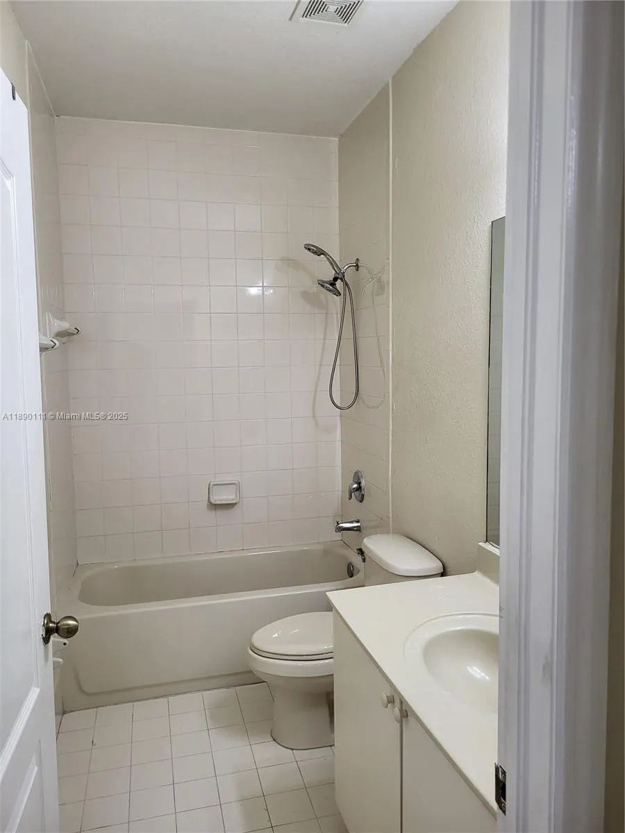 2551 SE 16th Ter, #203
