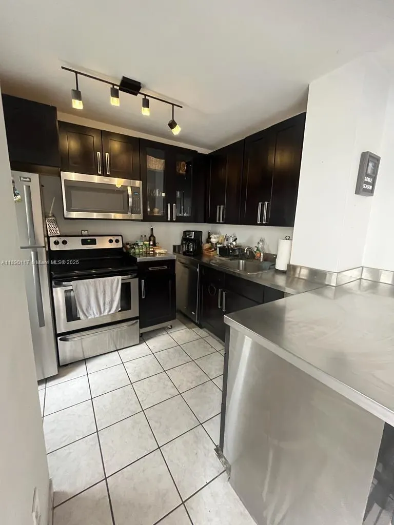 6444 Collins Ave, #A4