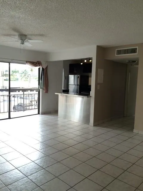 6444 Collins Ave, #A4