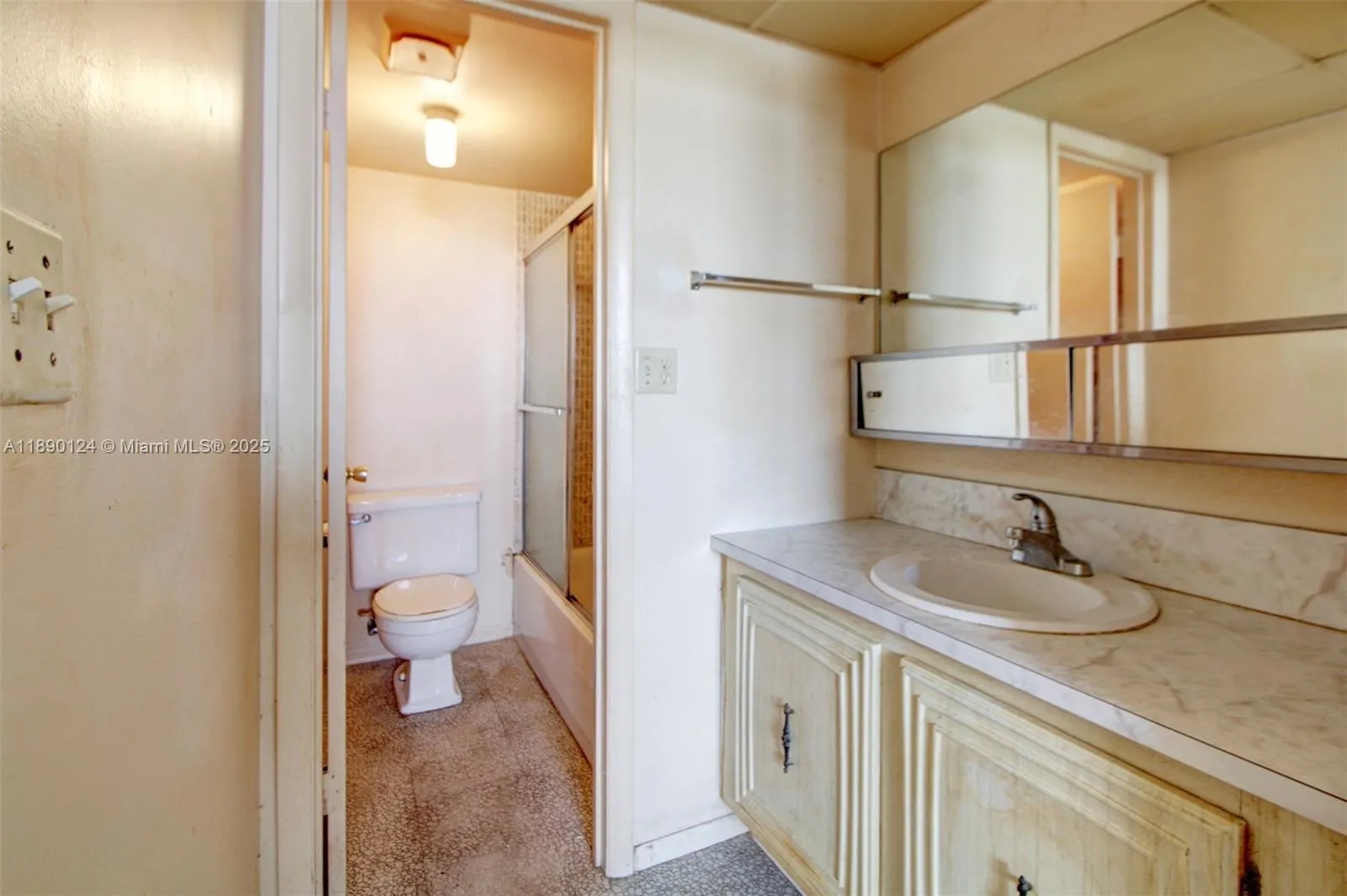 1990 Marseille Dr, #501
