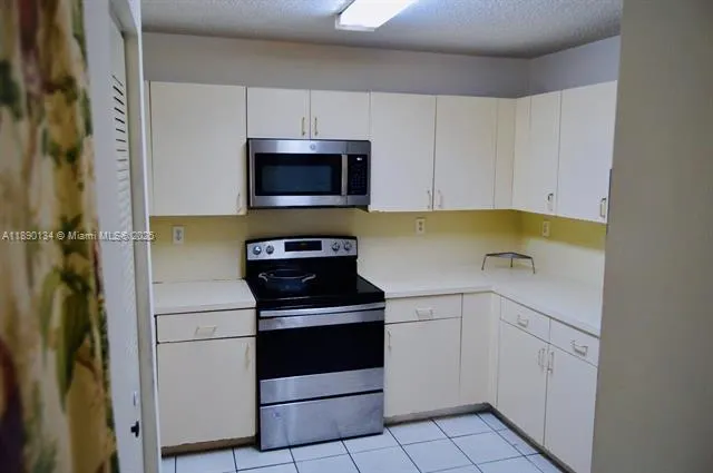 8851 NW 119th St, #6117