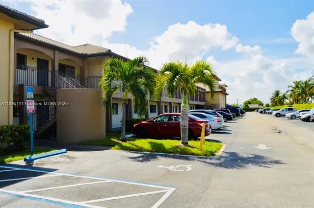 8851 NW 119th St, #6117