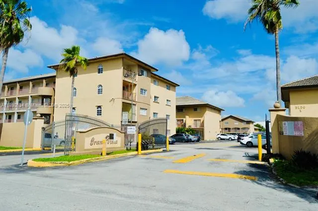 8851 NW 119th St, #6117