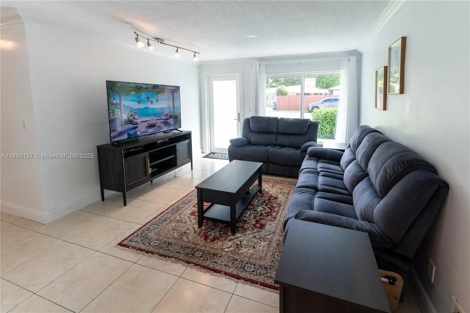 3036 N 58th Ave
