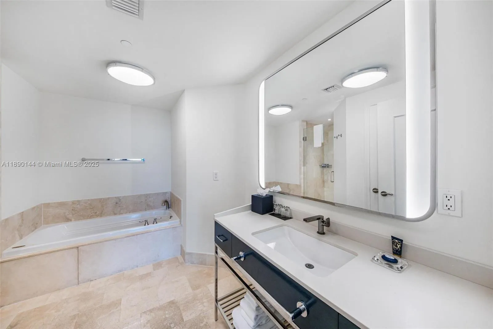 4401 Collins Ave, #3312