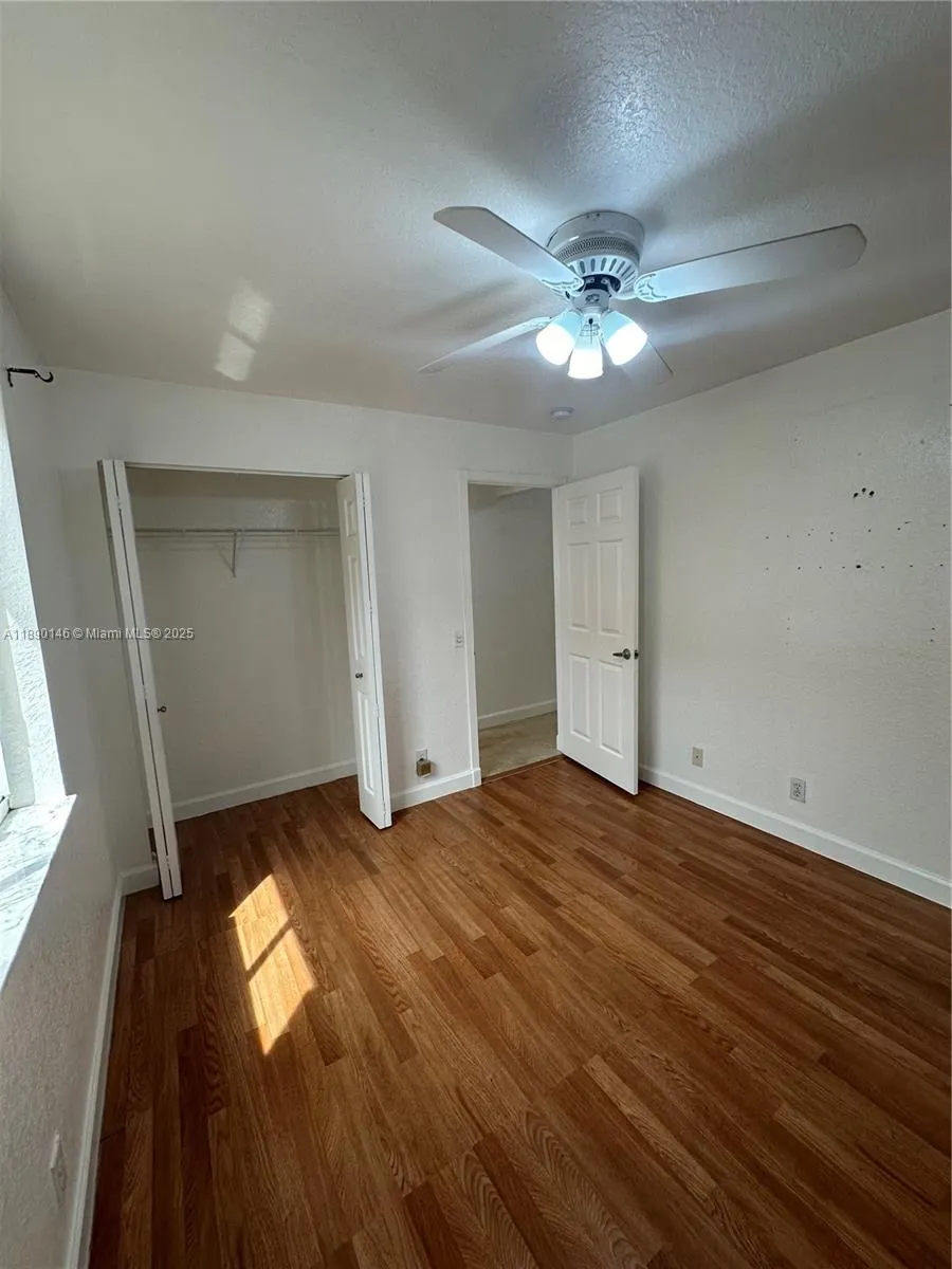 4279 Greenbriar Ln