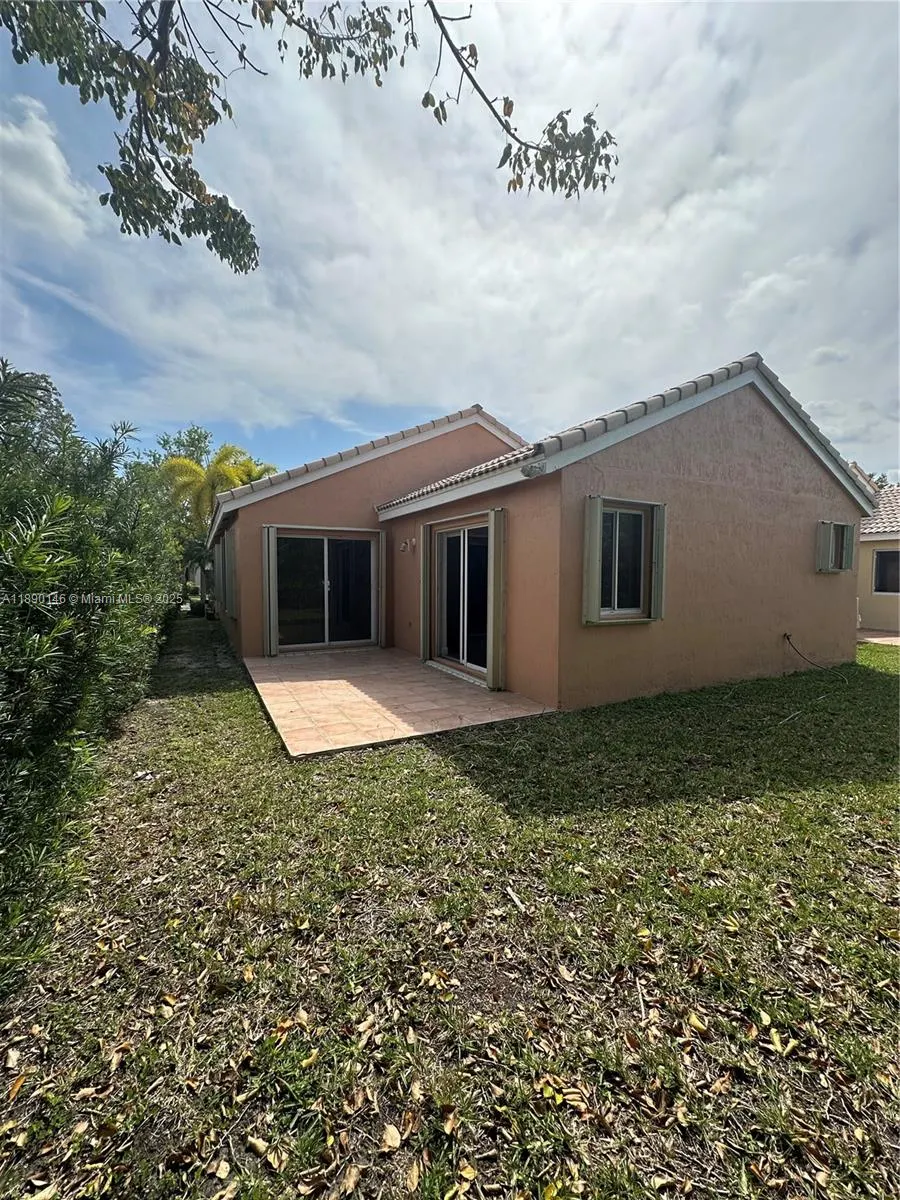 4279 Greenbriar Ln