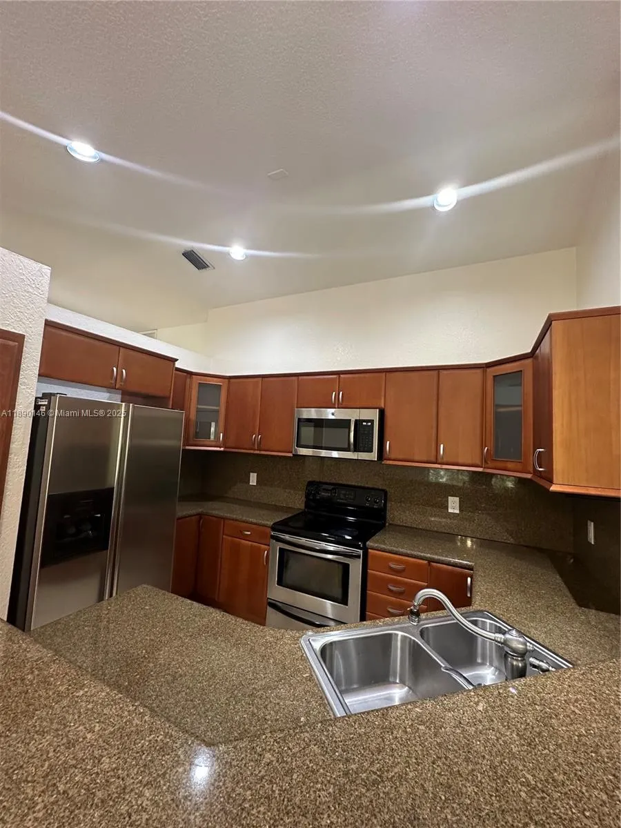 4279 Greenbriar Ln