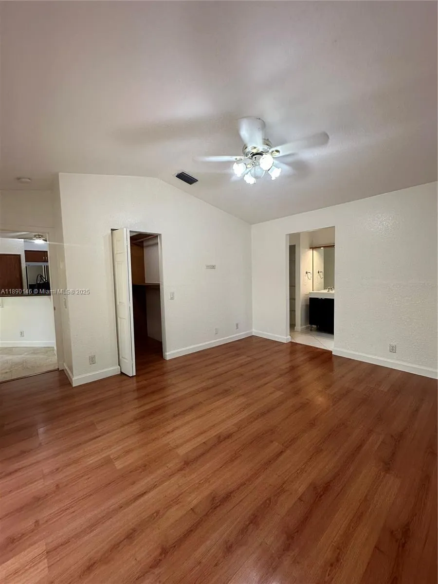 4279 Greenbriar Ln